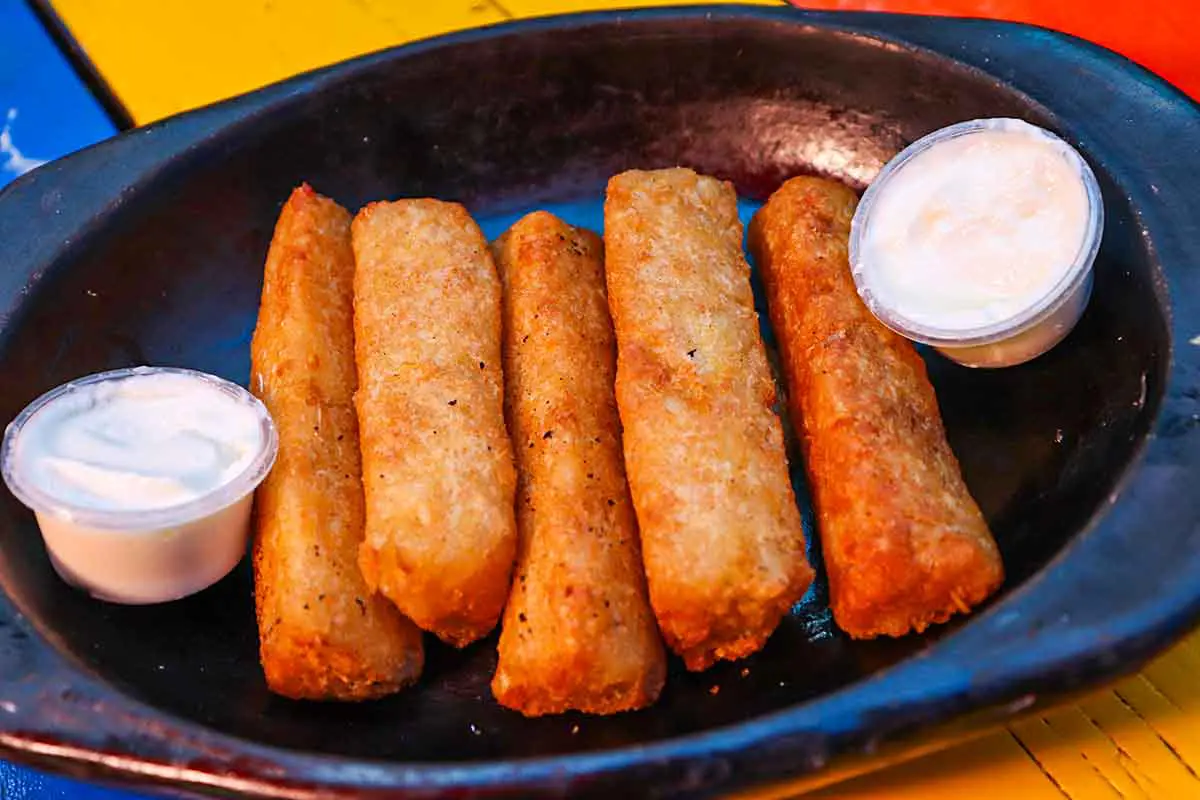 Yuca Frita con Suero